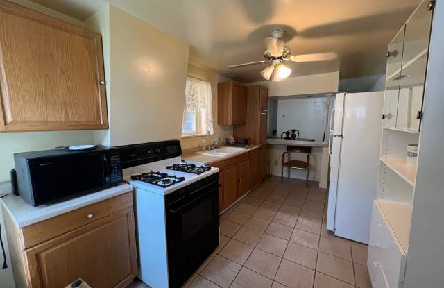 Sharpsburg - 3 BR House, Dining Room, Large Rooms! photos photos