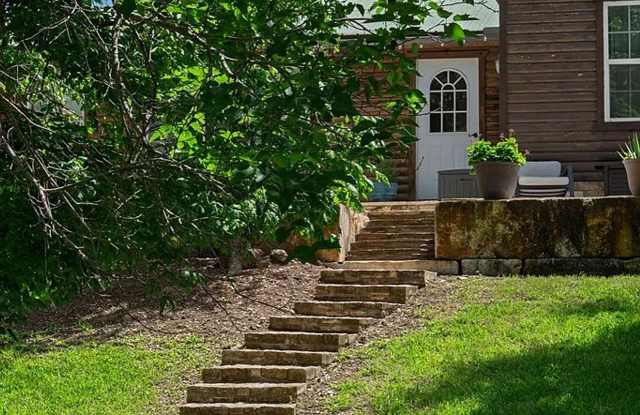 Waterfront Cabin on Turtle Creek Gallery 3