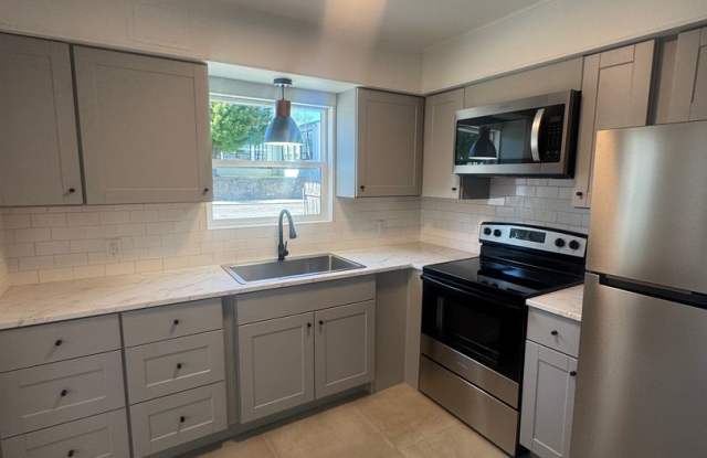 ***$500 OFF 1st MONTH!*** 2 BED 1 BATH IN DOWNTOWN REDDING, CA! photos photos
