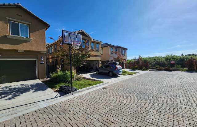 252 Saratoga Court photos photos