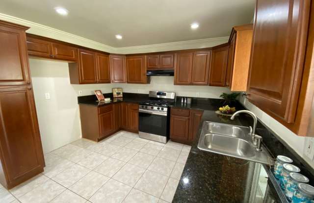 2871 Emerald Drive Gallery 4