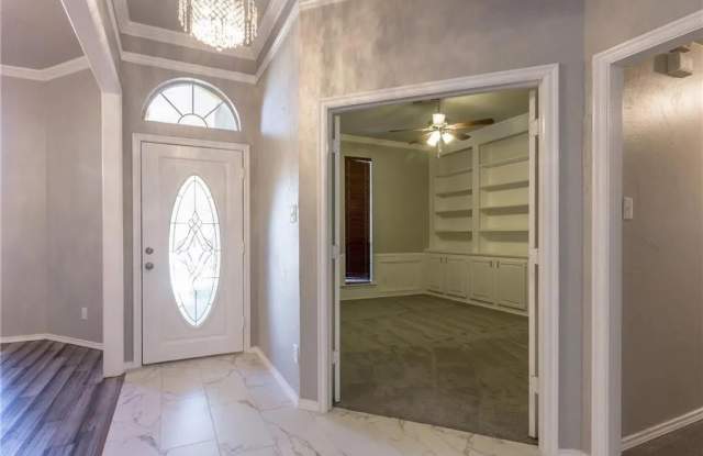 2501 Stanford Drive Gallery 2