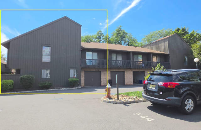 North Edison 2-bedroom, 2.5 bathroom townhouse with lots of amenities! photos photos