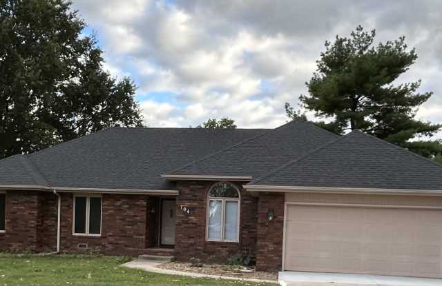 704 W Briarwood Ln - 704 West Briarwood Lane, Nixa, MO 65714