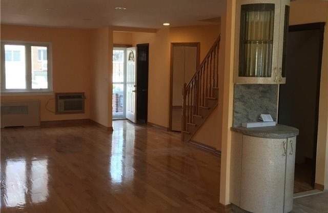 153-26 76 Road Gallery 3
