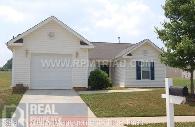 3669 Thornaby Cir - 3669 Thornaby Drive, Winston-Salem, NC 27107