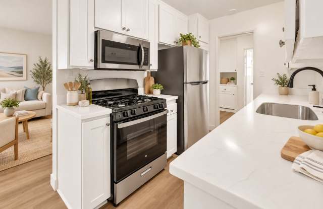 Newly Remodeled 1-Bedroom Upper Unit in Alamitos Beach Gallery 3