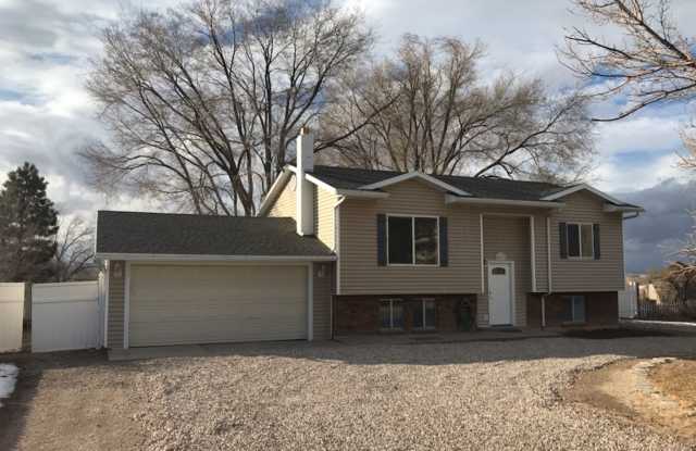 Spacious Single Family Home - 4593 Wagon Wheel Drive East, Enoch, UT 84721