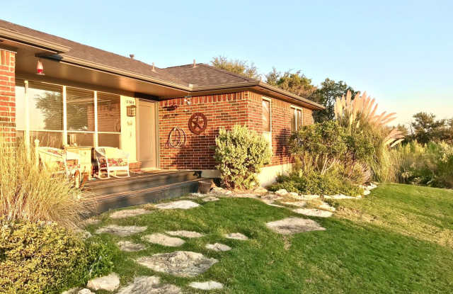 18604 Lakeland Dr Gallery 2