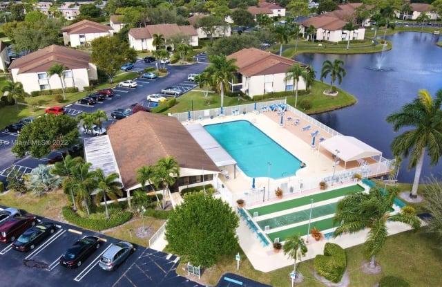 112 Lake Pine Cir - 112 Lake Pine Circle, Greenacres, FL 33463