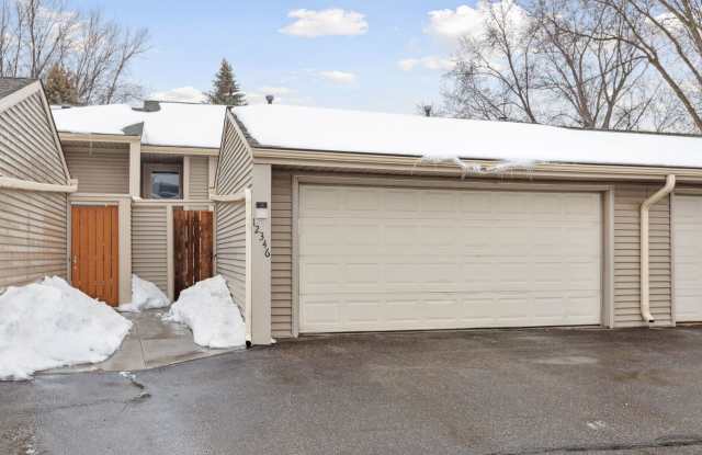 Lovely 4BR 2BA Townhome in Coon Rapids photos photos