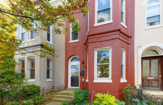 Charming Capitol Hill Rowhome with Den, Patio  MORE! - 1393 F Street Northeast, Washington, DC 20002