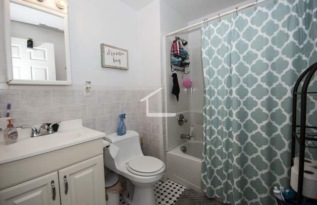 Charming 4 Bedroom -No Broker Fee photos photos