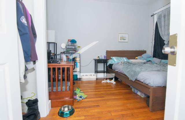 Huge 6 bed in Allston Gallery 4