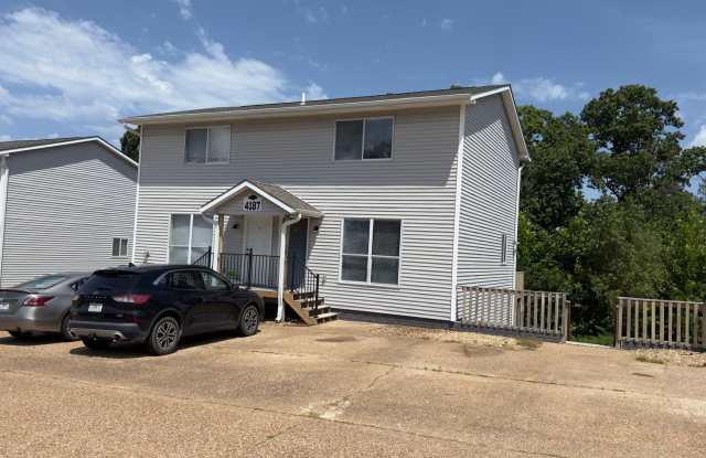 2 Bedroom 1.5 Bathroom Townhouse Gallery 2