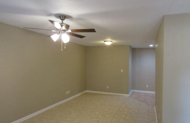 255 Garden Circle Gallery 4