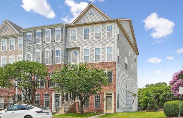 Beautiful End-Unit Townhome-Style Condo Near Stonebridge! Gallery 4