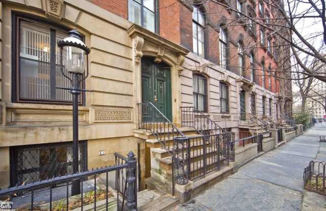31 Stuyvesant Street Gallery 2