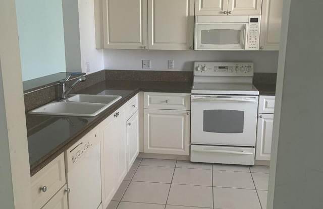 1 Harbour Isle Ph01 Drive E photos photos