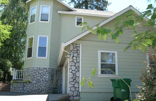Lovely 2 story Home Walk to Downtown Grass Valley photos photos