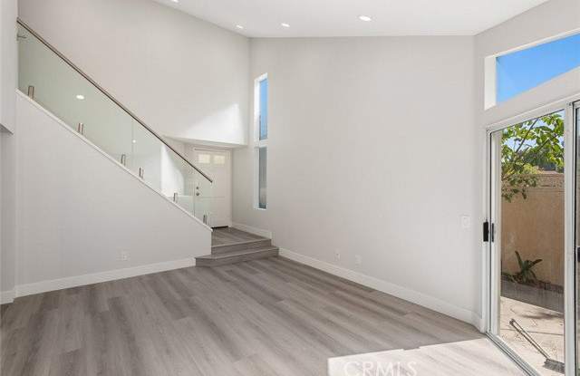 74 Stanford Gallery 3