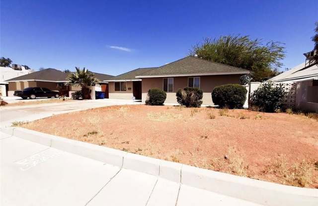 1067 East Oakey Gallery 2