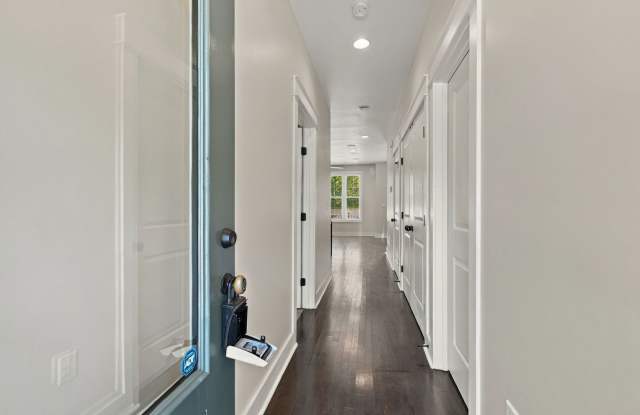 Modern East Nashville Home steps from Shelby Bottoms Greenway! Gallery 4