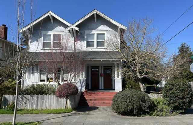 2-3 Bedroom Apartment in Historic House photos photos