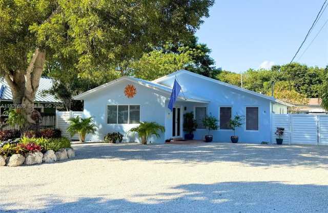 8 N End Rd photos photos