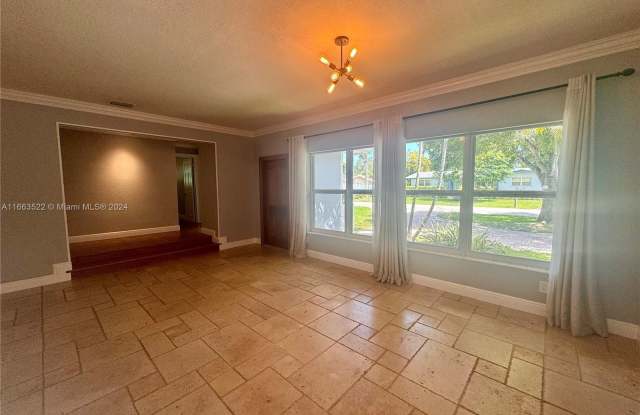 8945 SW 125th Ter Gallery 2