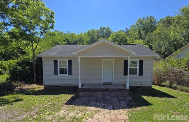 405 S Pinchback Avenue - 405 South Pinchback Avenue, Bessemer City, NC 28016
