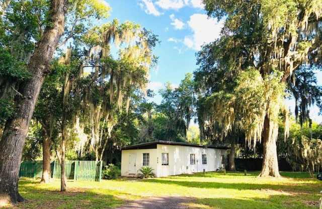 Cozy 1/1 in Orange Park Available Now! photos photos