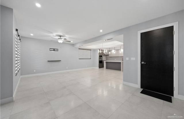 6710 N 11th Lane Gallery 4