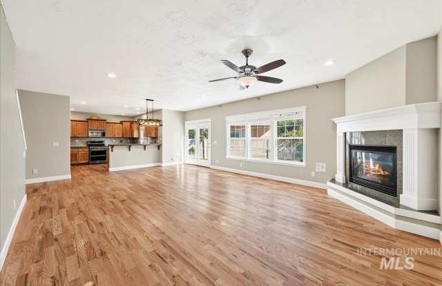 1210 West Cobblefield Court Gallery 3