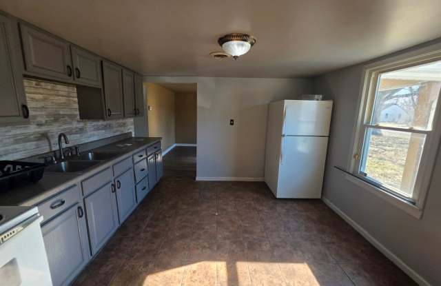 Clean 3 Bed Home - Available Now - Includes Stove & Refrigerator photos photos