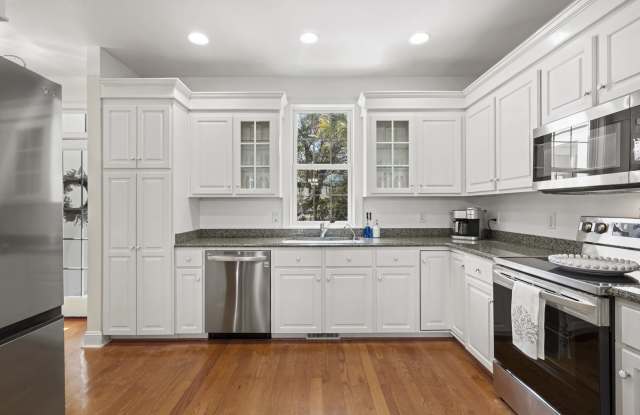 2431 Racquet Club Drive Gallery 3