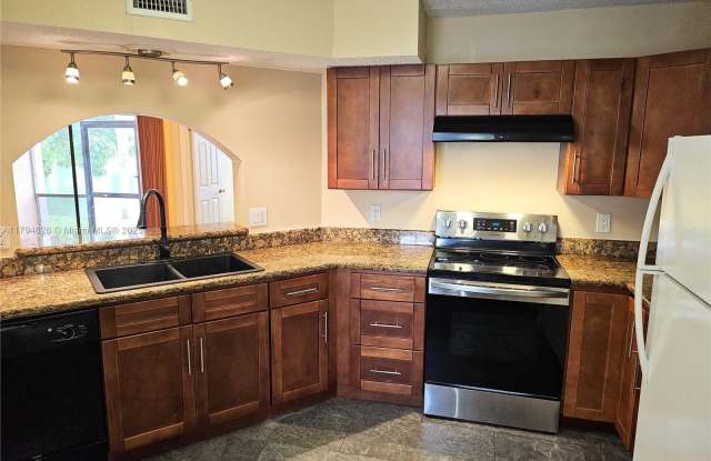 820 N Franklin Ave photos photos