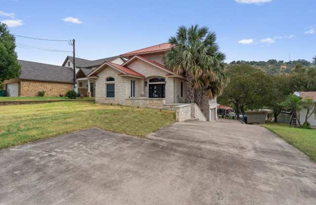 Exquisite 3-Bedroom Lakefront Home in Sunrise Beach photos photos