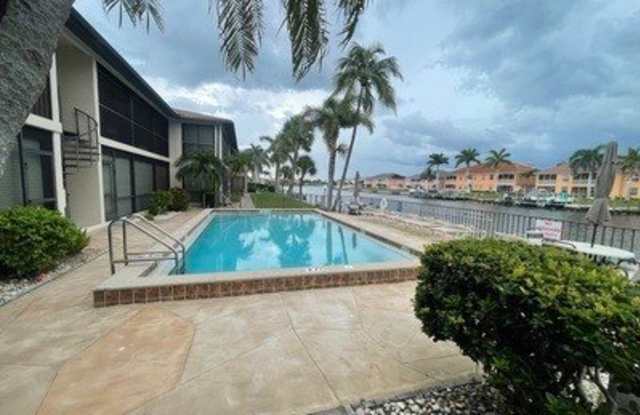 4525 Country Club Boulevard Gallery 4
