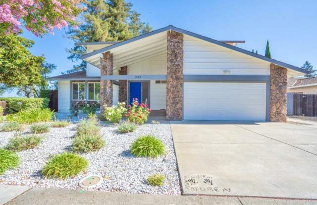 Desirable 3 Bedrooms, 2.5 Bathrooms, 2 Story North Napa Home with Vineyard Views in Springwood Development. photos photos