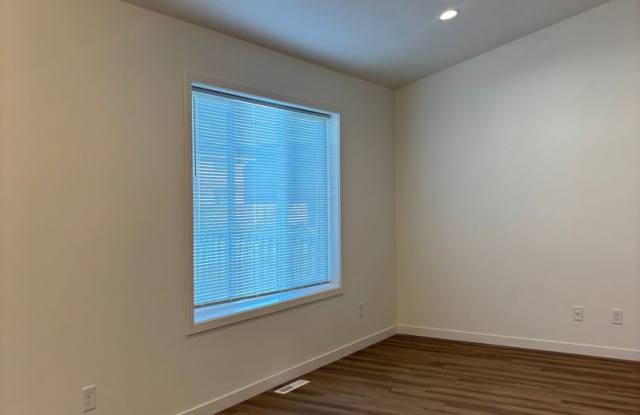 3 Bedroom 3 Bathroom Townhomes Gallery 2