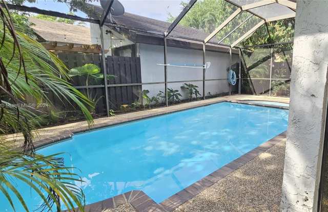 1451 W Sandpiper Cir - 1451 West Sandpiper Circle, Pembroke Pines, FL 33026