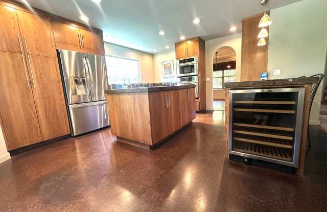 Beautiful 3-Bedroom Home with Open Floor Plan & Private Backyard Gallery 1