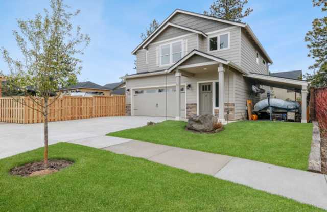 Beautiful home in SW Bend!  Large fenced in yard, newer build.  A/C! Gallery 1