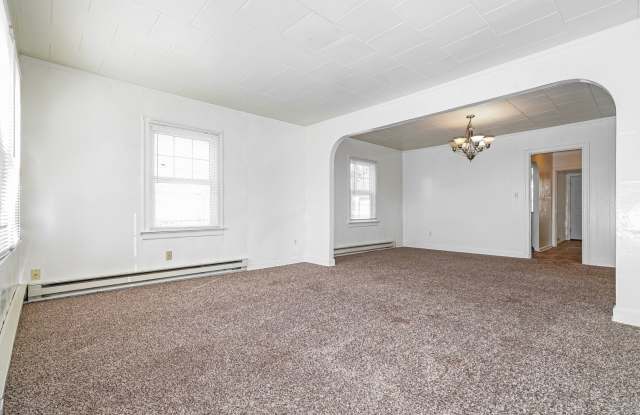 Comfortable 4-Bedroom Tacoma Home Near Local Amenities Gallery 4