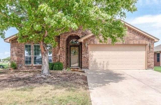 620 Steerman Ct. - 620 Steerman Court, Saginaw, TX 76179