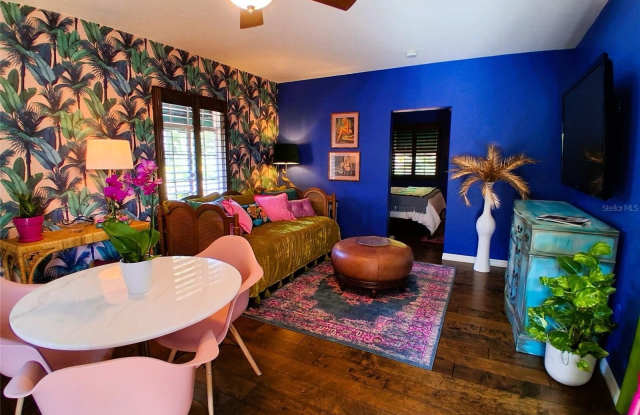 451 WOODLAND Drive Gallery 2