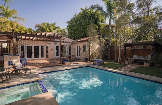 415 Huntley Drive - 415 Huntley Drive, West Hollywood, CA 90069