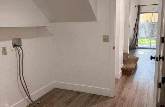 Spacious 5-Bedroom Elk Grove Home with Loft & 3-Car Garage! Gallery 4
