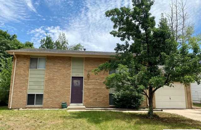 Cute House with Amazing Yard! photos photos